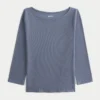 Baby-T-Shirt mit 3/4-Ärmeln und Schlitzausschnitt Baby-T-Shirt mit 3/4-Ärmeln und Schlitzausschnitt