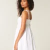 Babydoll-Minikleid mit Bindebändern Babydoll-Minikleid mit Bindebändern