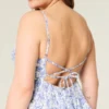 Babydoll-Minikleid mit V-Ausschnitt und Rüschen Babydoll-Minikleid mit V-Ausschnitt und Rüschen