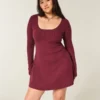 Babydoll-Strickminikleid mit Bindeband