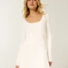 Babydoll-Strickminikleid mit Bindeband