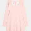 Babydoll-Strickminikleid mit Bindeband