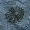 Baggy-Jeans in mittlerer Waschung mit Doodle-Print