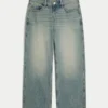 Baggy-Jeans mit extrem niedriger Leibhöhe und mittlerer Waschung Baggy-Jeans mit extrem niedriger Leibhöhe und mittlerer Waschung