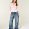Baggy-Jeans mit niedriger Leibhöhe, dunkler Waschung und Blumenstickerei Baggy-Jeans mit niedriger Leibhöhe, dunkler Waschung und Blumenstickerei