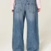 Baggy-Jeans mit niedriger Leibhöhe, dunkler Waschung und Blumenstickerei Baggy-Jeans mit niedriger Leibhöhe, dunkler Waschung und Blumenstickerei