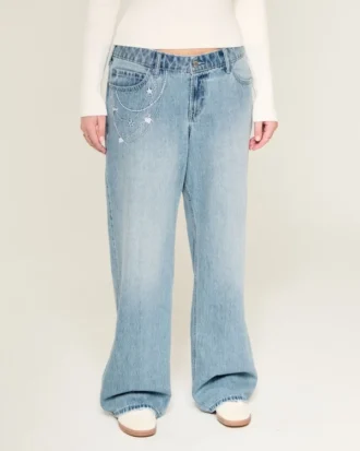 Baggy-Jeans mit niedriger Leibhöhe, heller Waschung und Kettenstickerei