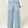Baggy-Jeans mit niedriger Leibhöhe, heller Waschung und Kettenstickerei Baggy-Jeans mit niedriger Leibhöhe, heller Waschung und Kettenstickerei