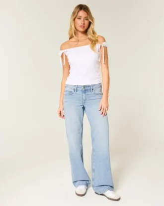 Baggy-Jeans mit niedriger Leibhöhe, heller Waschung und Nietenverzierungen