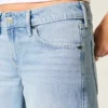 Baggy-Jeans mit niedriger Leibhöhe, heller Waschung und Nietenverzierungen Baggy-Jeans mit niedriger Leibhöhe, heller Waschung und Nietenverzierungen