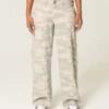 Baggy-Jeans mit niedriger Leibhöhe im Y2K-Camouflage-Look Baggy-Jeans mit niedriger Leibhöhe im Y2K-Camouflage-Look