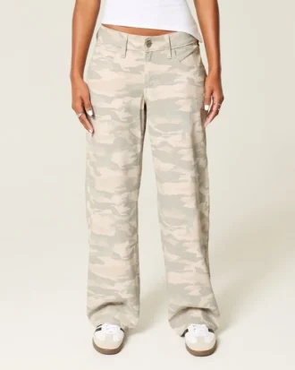 Baggy-Jeans mit niedriger Leibhöhe im Y2K-Camouflage-Look