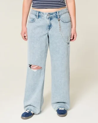 Baggy-Jeans mit niedriger Leibhöhe, Rissen und heller Waschung