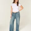 Baggy-Jeans mit niedriger Leibhöhe und mittlerer Waschung Baggy-Jeans mit niedriger Leibhöhe und mittlerer Waschung
