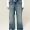 Baggy-Jeans mit niedriger Leibhöhe und mittlerer Waschung Baggy-Jeans mit niedriger Leibhöhe und mittlerer Waschung
