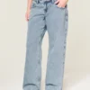 Baggy-Jeans mit niedriger Leibhöhe und mittlerer Waschung Baggy-Jeans mit niedriger Leibhöhe und mittlerer Waschung