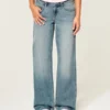 Baggy-Jeans mit niedriger Leibhöhe und mittlerer Waschung Baggy-Jeans mit niedriger Leibhöhe und mittlerer Waschung