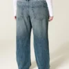Baggy-Jeans mit niedriger Leibhöhe und mittlerer Waschung Baggy-Jeans mit niedriger Leibhöhe und mittlerer Waschung