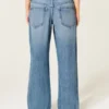 Baggy-Jeans mit niedriger Leibhöhe und mittlerer Waschung Baggy-Jeans mit niedriger Leibhöhe und mittlerer Waschung