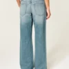 Baggy-Jeans mit niedriger Leibhöhe und mittlerer Waschung Baggy-Jeans mit niedriger Leibhöhe und mittlerer Waschung