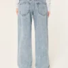 Baggy-Jeans mit niedriger Leibhöhe und mittlerer Waschung Baggy-Jeans mit niedriger Leibhöhe und mittlerer Waschung