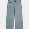 Baggy-Jeans mit niedriger Leibhöhe und mittlerer Waschung Baggy-Jeans mit niedriger Leibhöhe und mittlerer Waschung