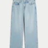 Baggy-Jeans mit niedriger Leibhöhe und mittlerer Waschung Baggy-Jeans mit niedriger Leibhöhe und mittlerer Waschung