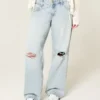 Baggy-Jeans mit niedriger Leibhöhe und Rissen in heller Waschung Baggy-Jeans mit niedriger Leibhöhe und Rissen in heller Waschung