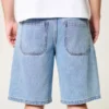 Baggy-Jeansshorts in mittlerer Waschung Baggy-Jeansshorts in mittlerer Waschung