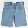 Baggy-Jeansshorts in mittlerer Waschung Baggy-Jeansshorts in mittlerer Waschung