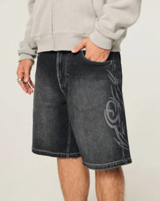 Baggy-Jeansshorts mit doppeltem Grafikprint