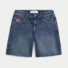Baggy-Jeansshorts mit niedriger Leibhöhe, dunkler Waschung und amerikanischer Flagge Baggy-Jeansshorts mit niedriger Leibhöhe, dunkler Waschung und amerikanischer Flagge