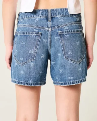 Baggy-Jeansshorts mit niedriger Leibhöhe und Schleifenmuster