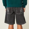 Baggy-Jeansshorts mit Tiger-Grafik