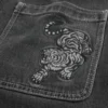 Baggy-Jeansshorts mit Tiger-Grafik