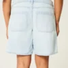 Baggy-Jort mit niedriger Leibhöhe, heller Waschung und Schleifenverzierung Baggy-Jort mit niedriger Leibhöhe, heller Waschung und Schleifenverzierung