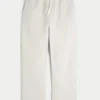 Baggy-Sweathose mit Stickerei auf der Rückseite Baggy-Sweathose mit Stickerei auf der Rückseite