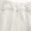 Baggy-Sweathose mit Stickerei auf der Rückseite Baggy-Sweathose mit Stickerei auf der Rückseite