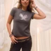 Bequemes, figurumspielendes T-Shirt mit Schmetterlingsmotiv Bequemes, figurumspielendes T-Shirt mit Schmetterlingsmotiv