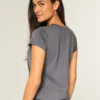 Bequemes, figurumspielendes T-Shirt mit Schmetterlingsmotiv Bequemes, figurumspielendes T-Shirt mit Schmetterlingsmotiv