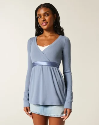Bequemes langärmeliges Babydoll-Oberteil mit Wickelausschnitt