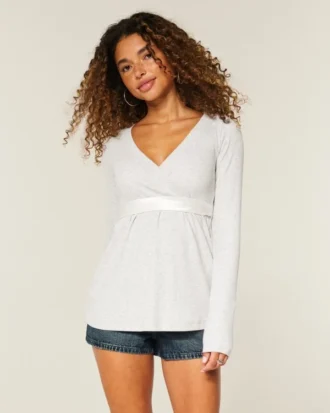 Bequemes langärmeliges Babydoll-Oberteil mit Wickelausschnitt
