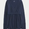 Bequemes langärmeliges Babydoll-Oberteil mit Wickelausschnitt Bequemes langärmeliges Babydoll-Oberteil mit Wickelausschnitt