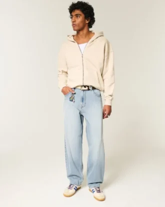 Bestickte, hellblaue Skater-Baggy-Jeans