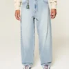 Bestickte, hellblaue Skater-Baggy-Jeans Bestickte, hellblaue Skater-Baggy-Jeans