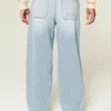Bestickte, hellblaue Skater-Baggy-Jeans Bestickte, hellblaue Skater-Baggy-Jeans
