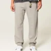 Bestickte, locker sitzende Malerjeans Bestickte, locker sitzende Malerjeans