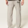 Bestickte, locker sitzende Malerjeans Bestickte, locker sitzende Malerjeans