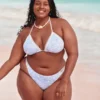 Bikini-Höschen im Cheeky-Stil mit hohem Beinausschnitt und Häkeloptik