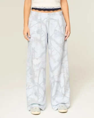 Blaue Baggy-Jogginghose mit Camouflage-Muster